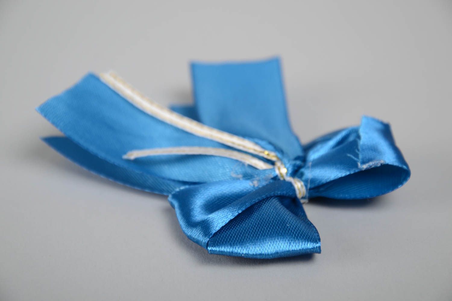 Fiocco di nastro di raso in colore blu fatto a mano decorazioni matrimonio foto 4
