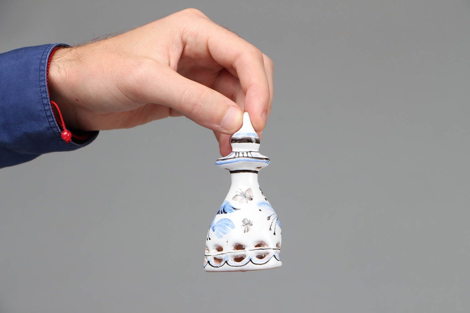 Керамический колокольчик белый с росписью эмалью для декора дома и подарка фото 4