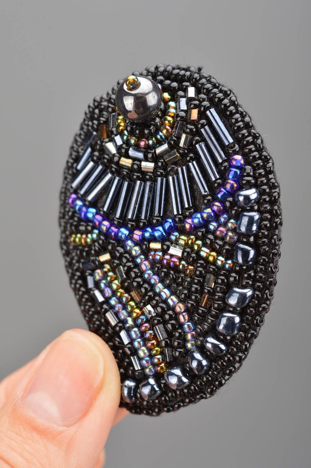 Broche en perles de rocaille brodée faite main petite accessoire pour femme photo 3