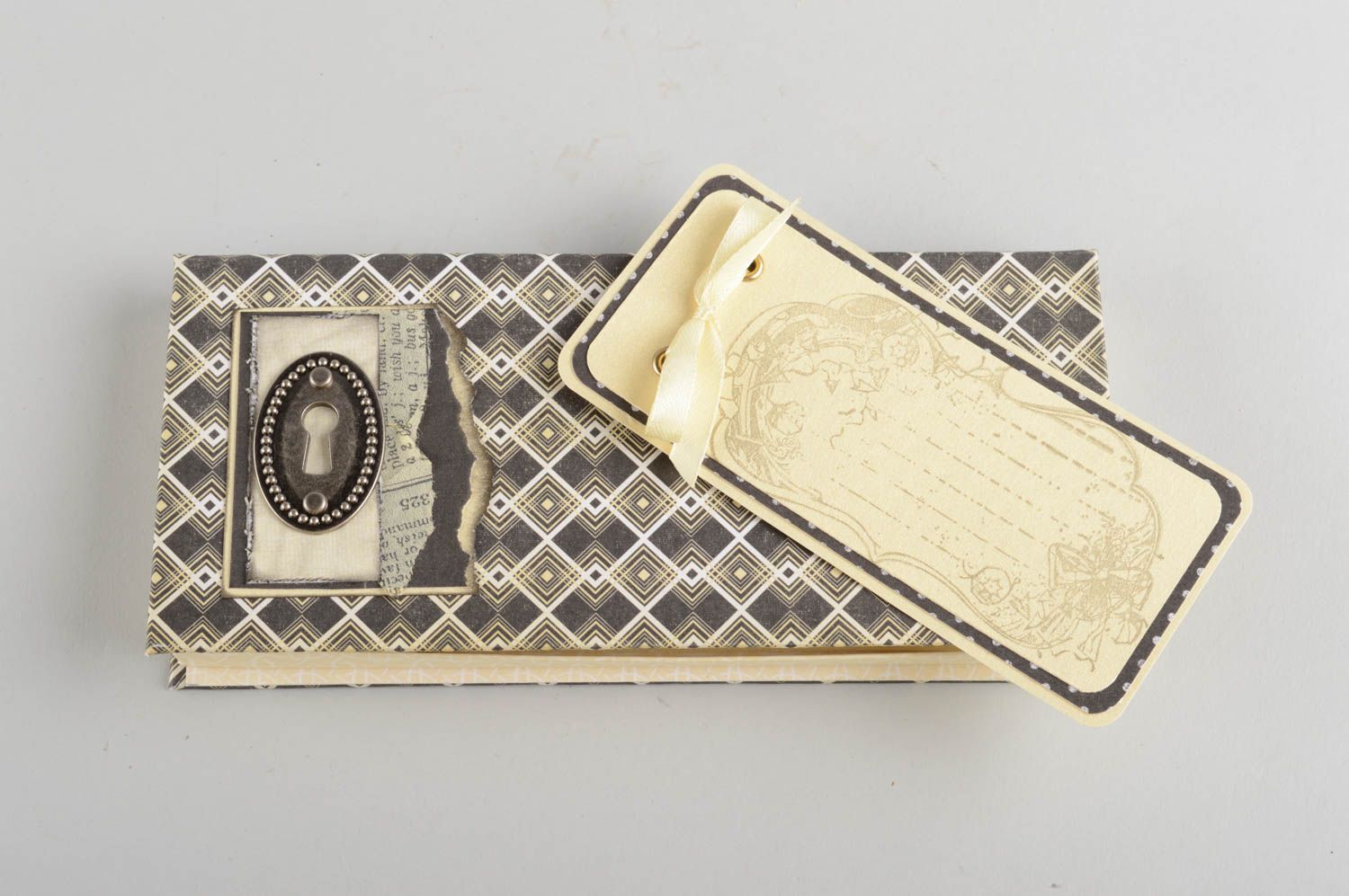 Handmade designer scrapbook paper and textured carton gift box for money  photo 4