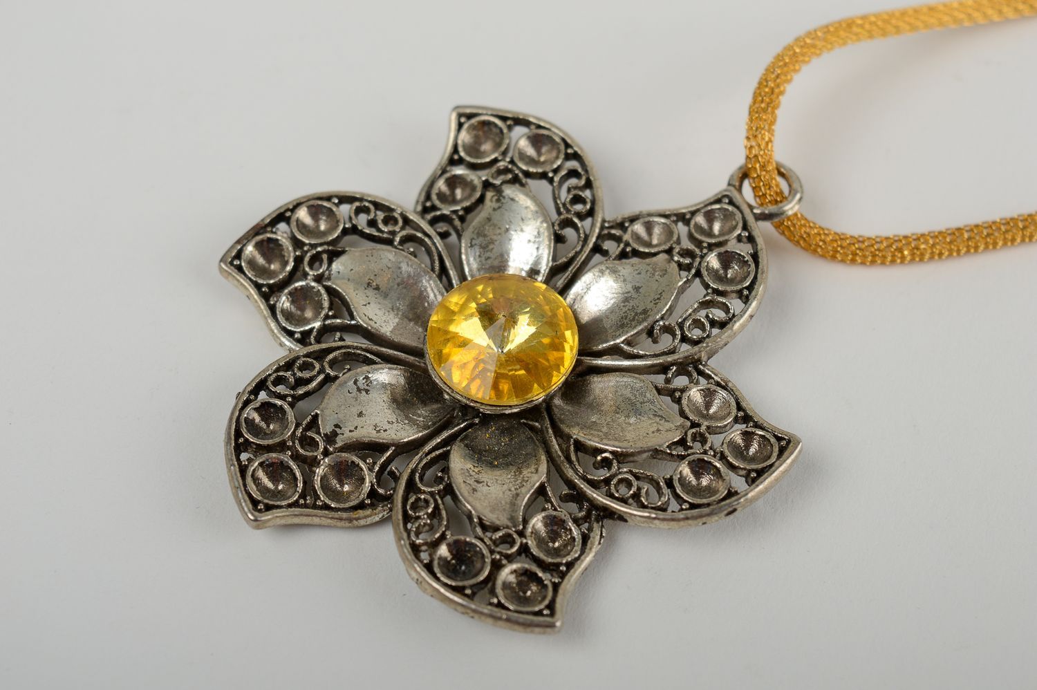 Handmade metal pendant fashion flower pendant with rhinestone women necklace photo 3