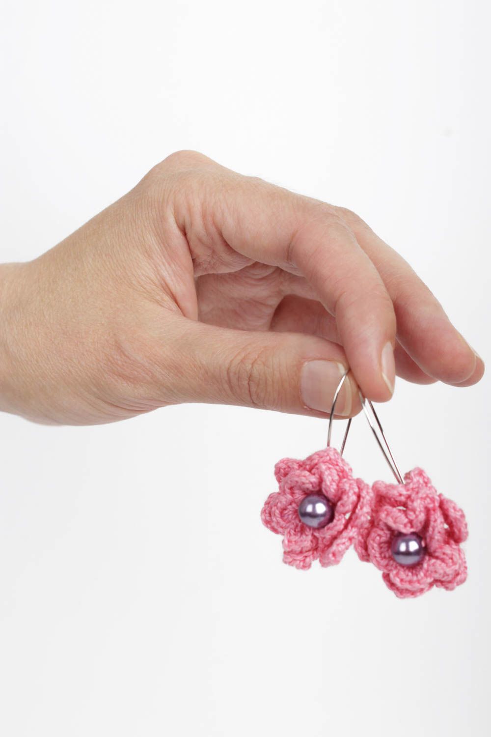 Boucles d'oreilles fleurs roses Bijou fait main tricot au crochet Cadeau femme photo 2