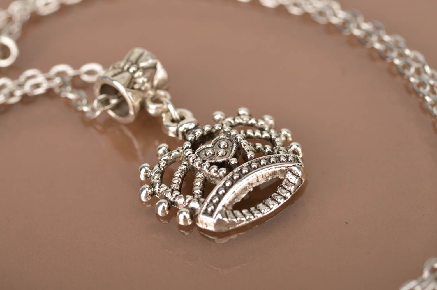 Pendentif en métal Bijoux fait main couronne Accessoire femme chaînette mode photo 3