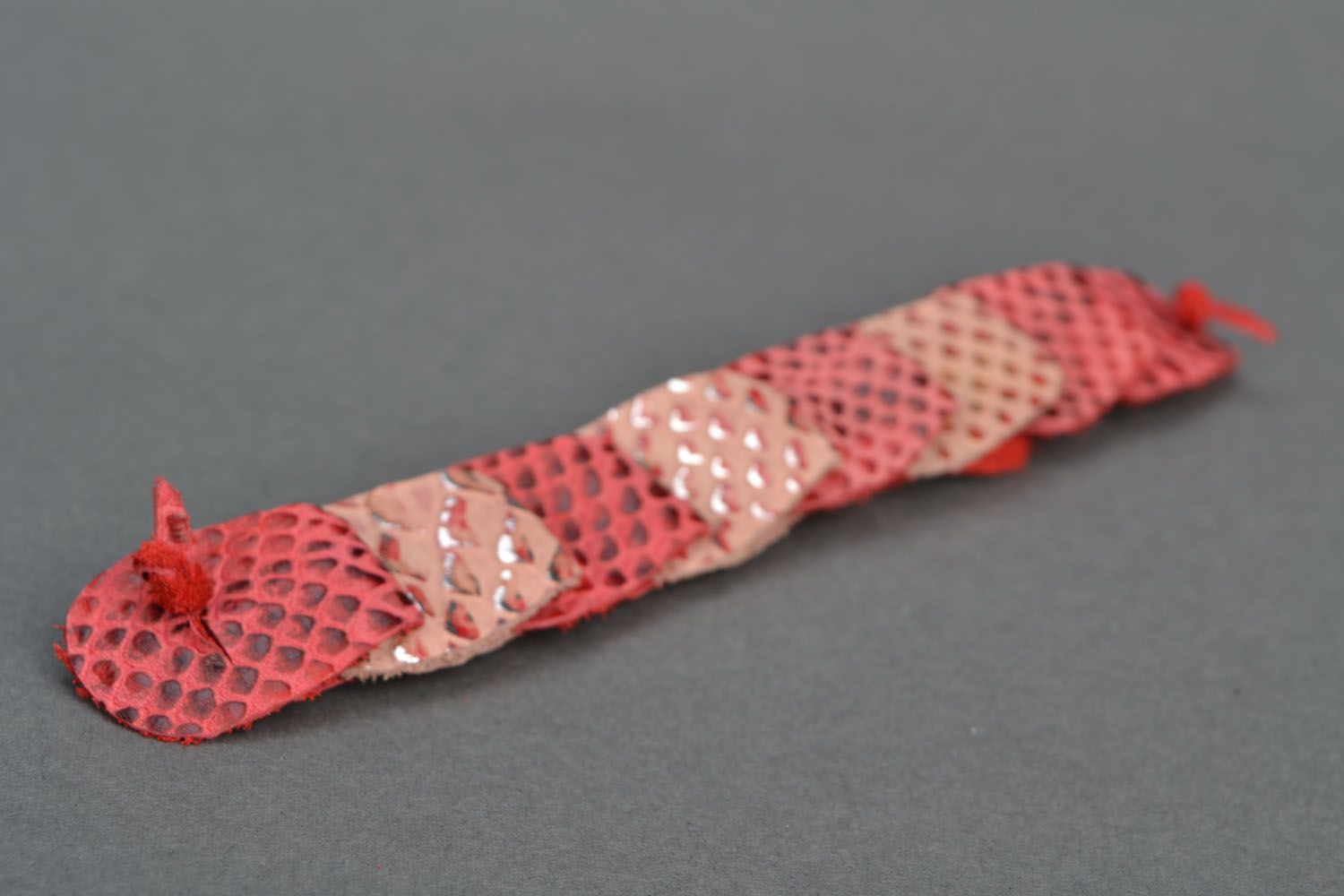 Rotes Armband aus Leder foto 3