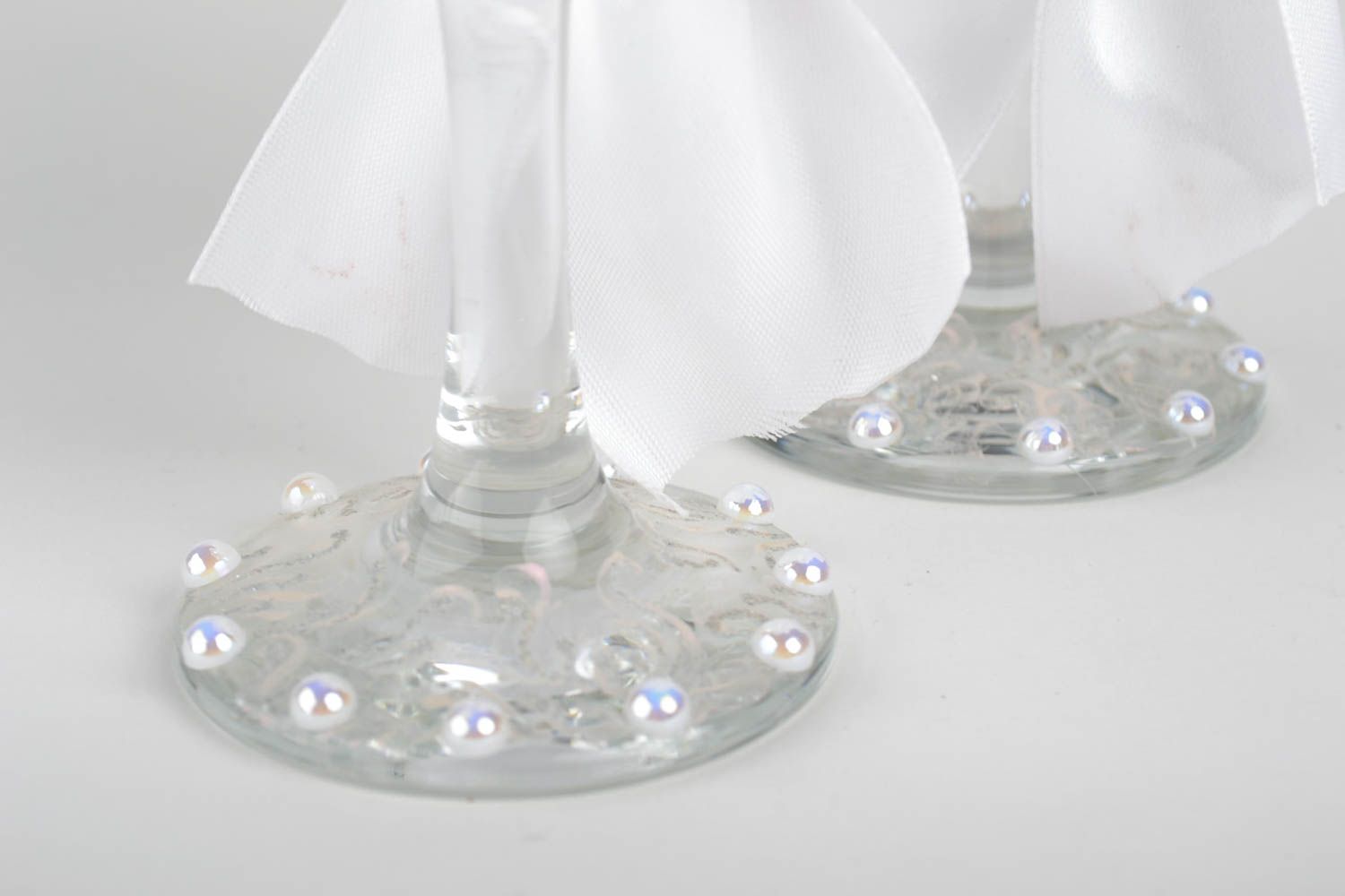 Свадебные бокалы с бантом белые для шампанского 2 шт 170 мл набор ручной работы фото 3