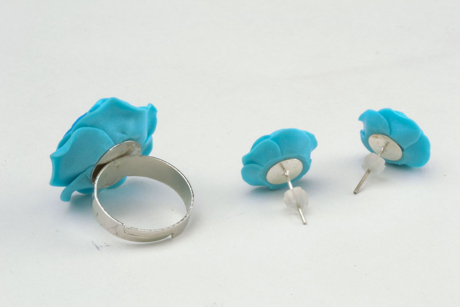 Homemade ring and earrings in the shape of blue roses photo 4