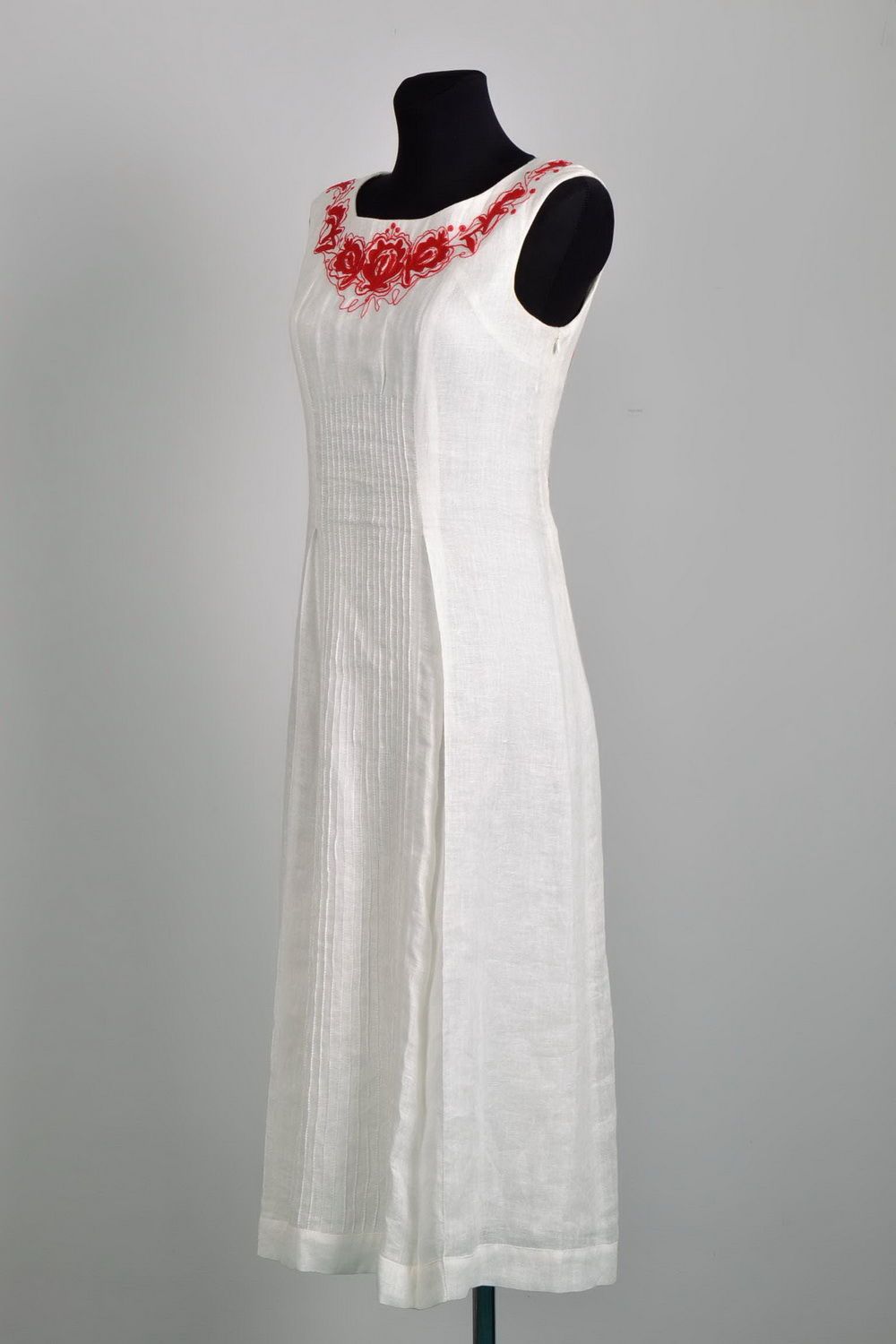 Weißes Kleid mit Stickerei foto 5