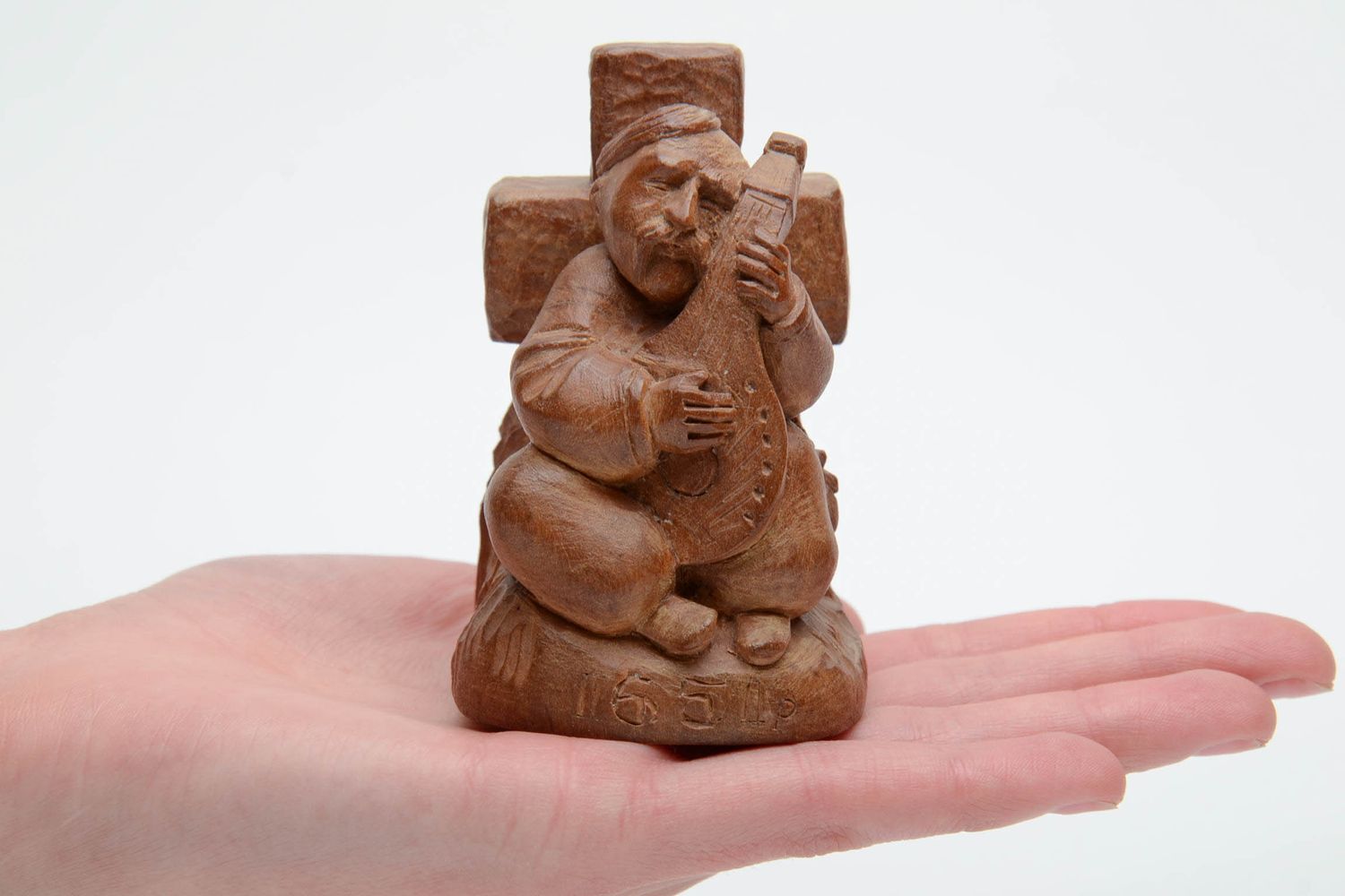 Carved wooden figurine Kobza Player photo 5