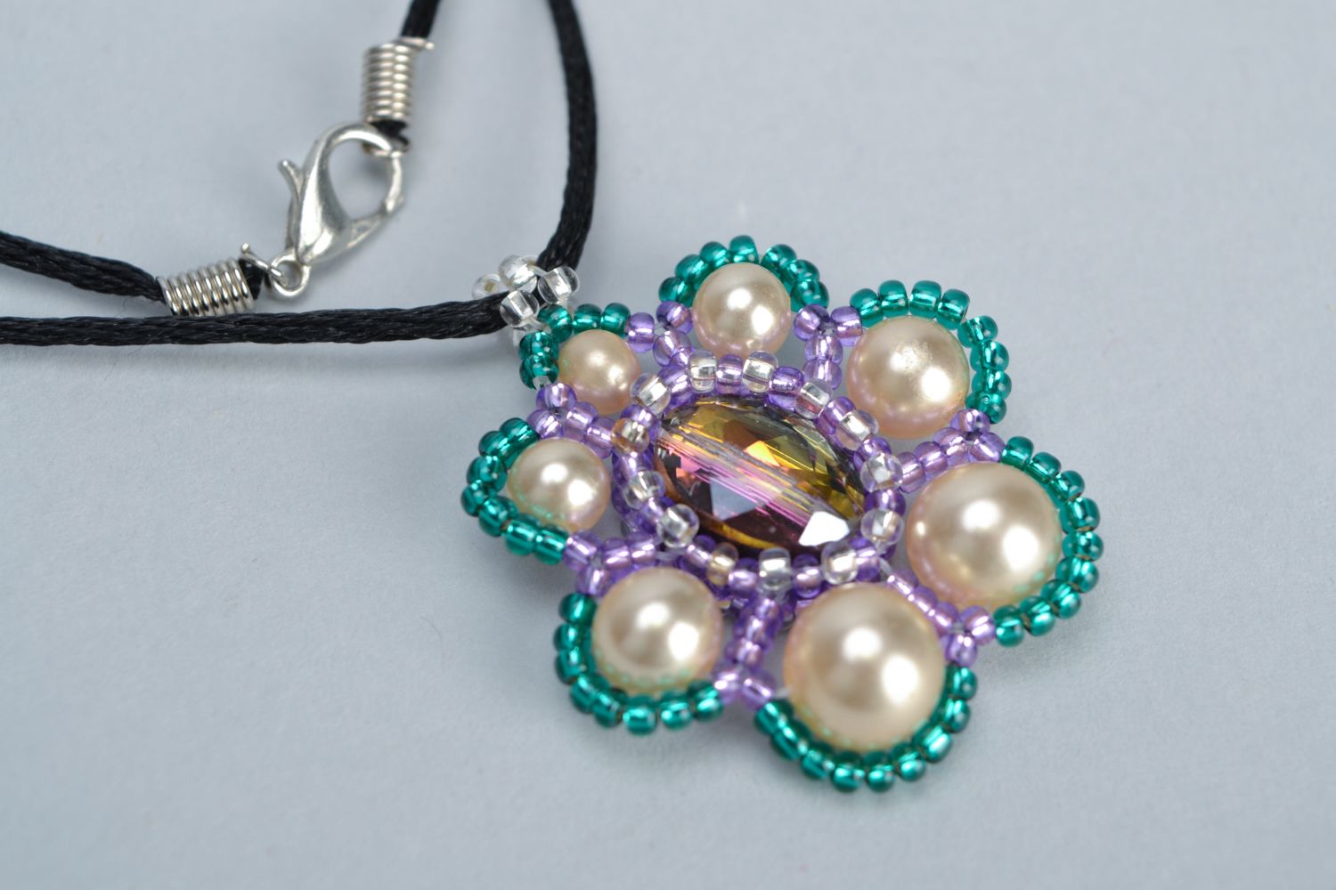 Beaded flower pendant with simple cord photo 3