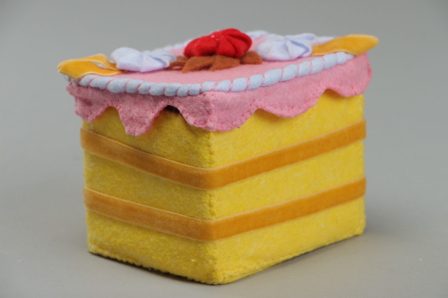 Handmade children's colorful jewelry box made of felt in the shape of a cake photo 1