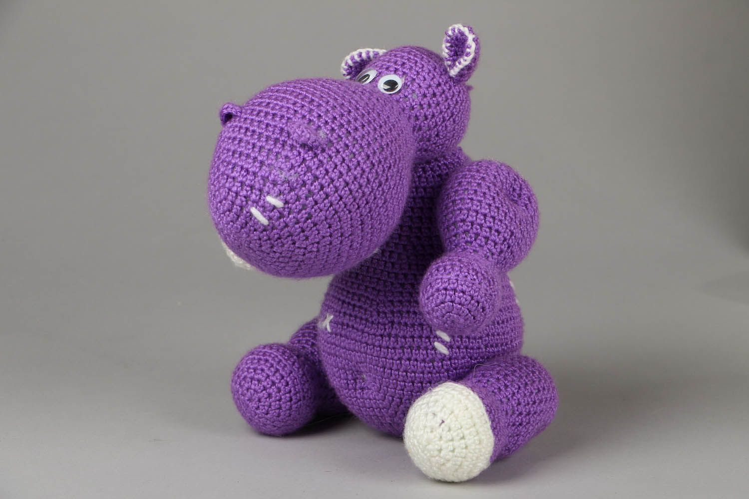 Peluche tricotée Hippopotame violette fait main photo 1