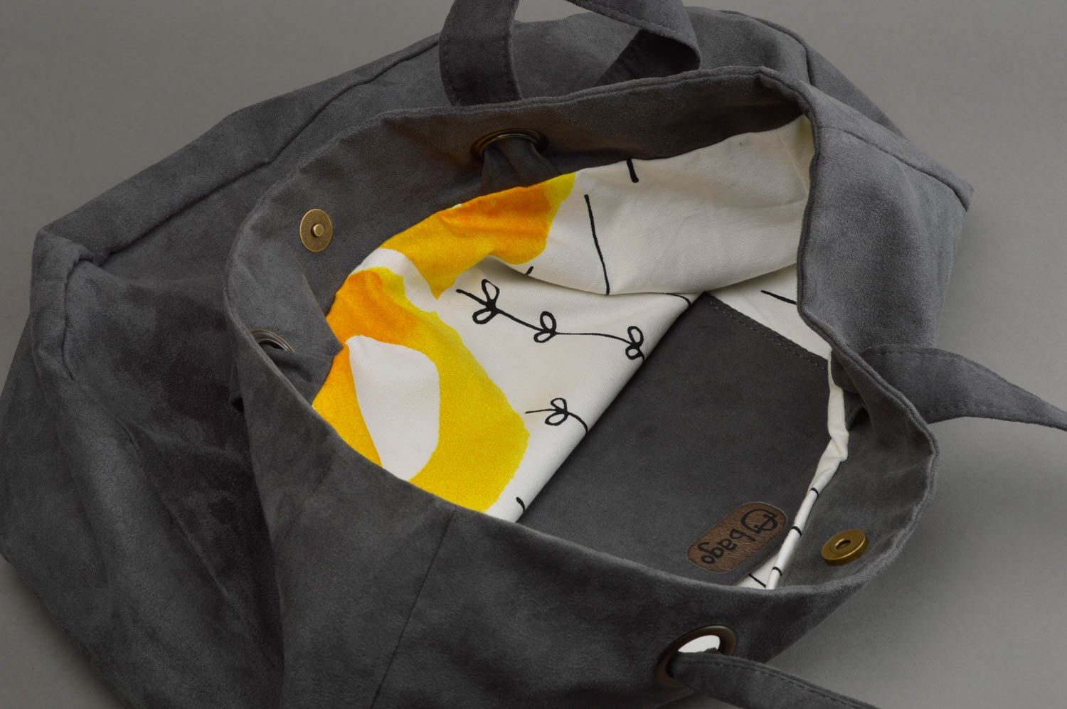 Dunkelgraue große Tasche handmade aus künstlichem Wildleder mit Innentasche foto 3