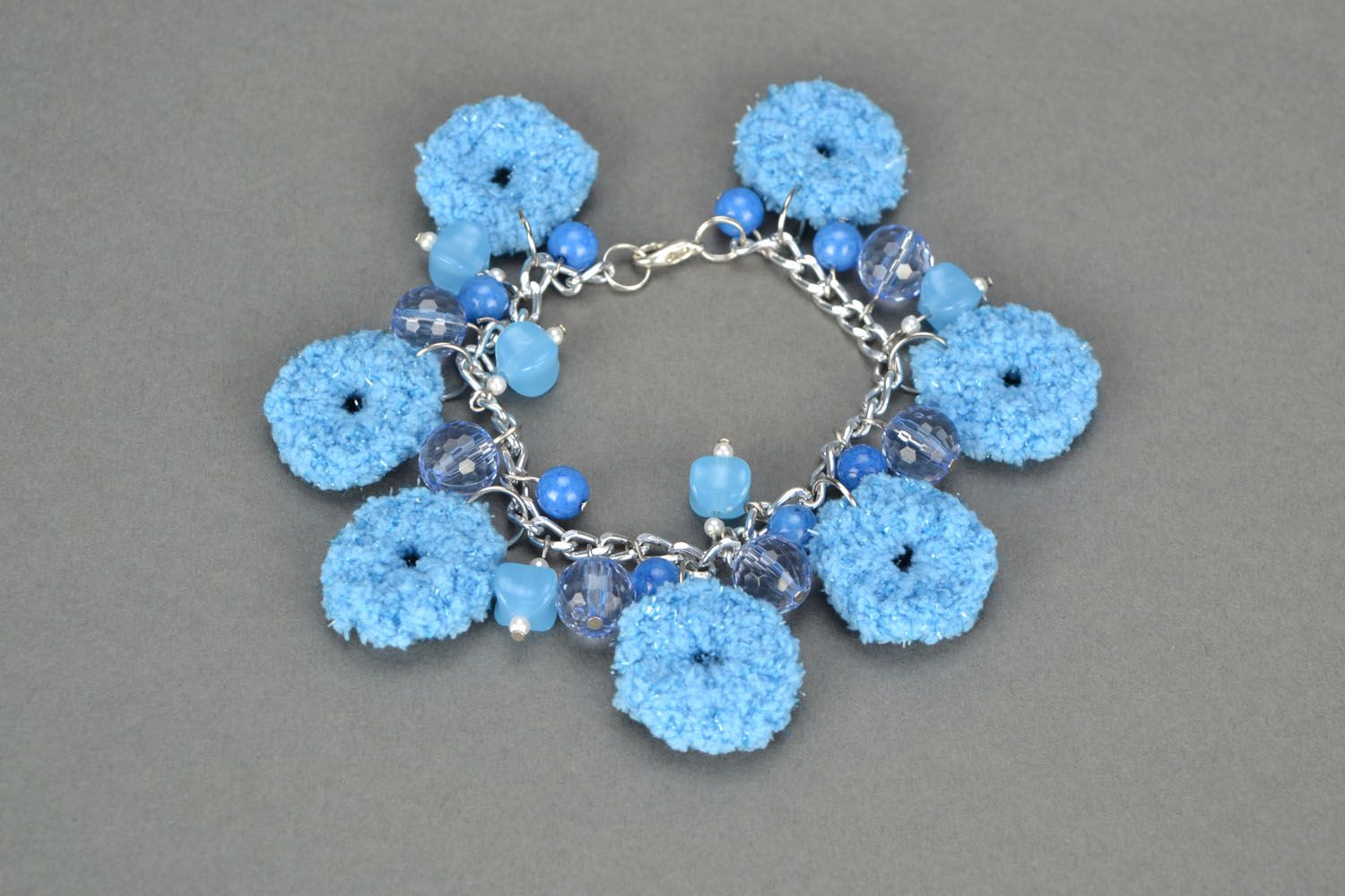 Conjunto de jóias feito à mão bracelte e colar de malha azul foto 4