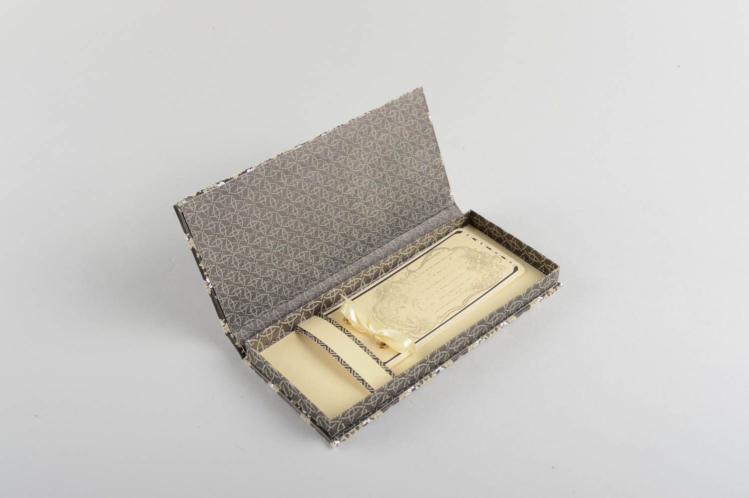 Männliche Schachtel für Geld aus Scrapbooking Papier mit Schlüssel handmade foto 3