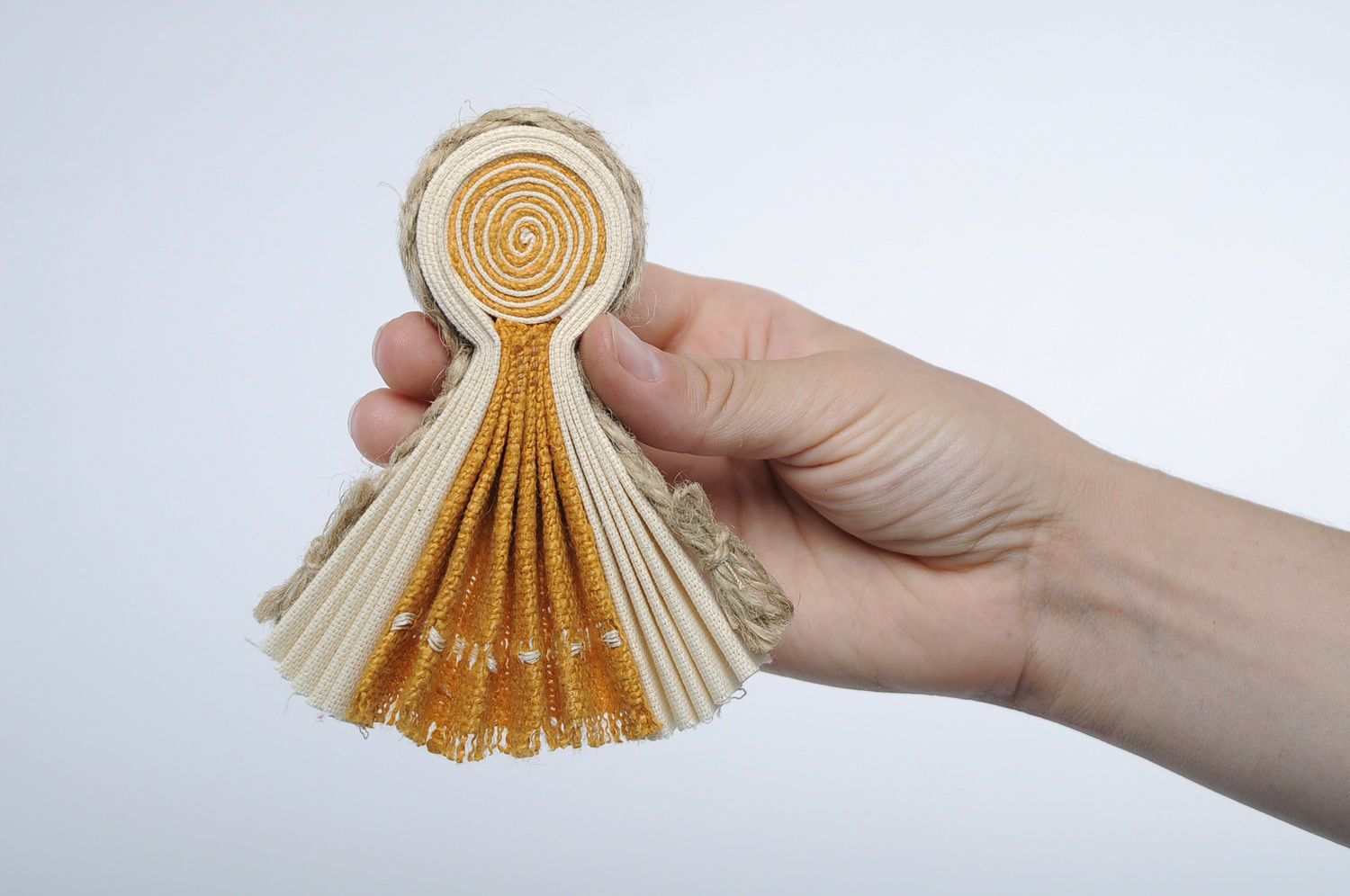Bambola etnica di lino fatta a mano amuleto talismano giocattolo slavo
 foto 1