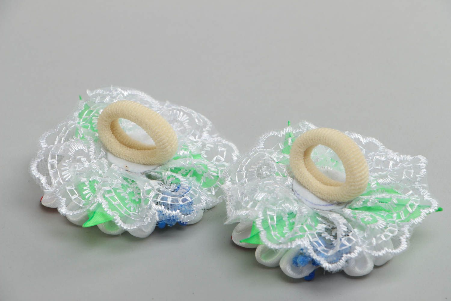 Set of 2 handmade elastic hair bands with white satin ribbon kanzashi flowers photo 4
