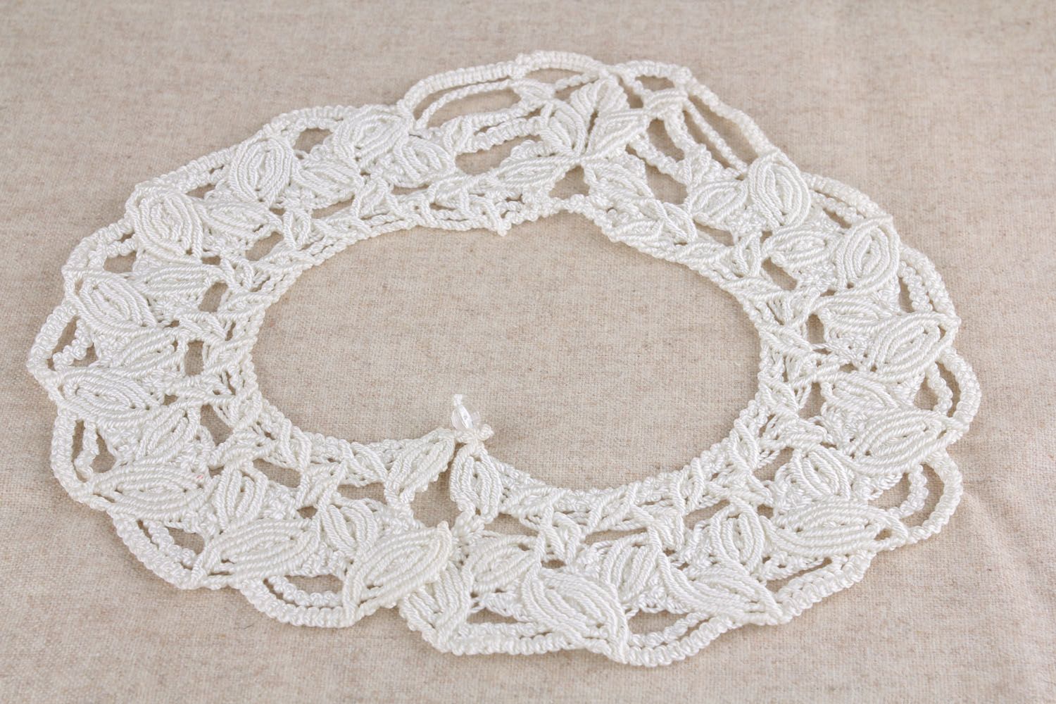 White crochet collar photo 4