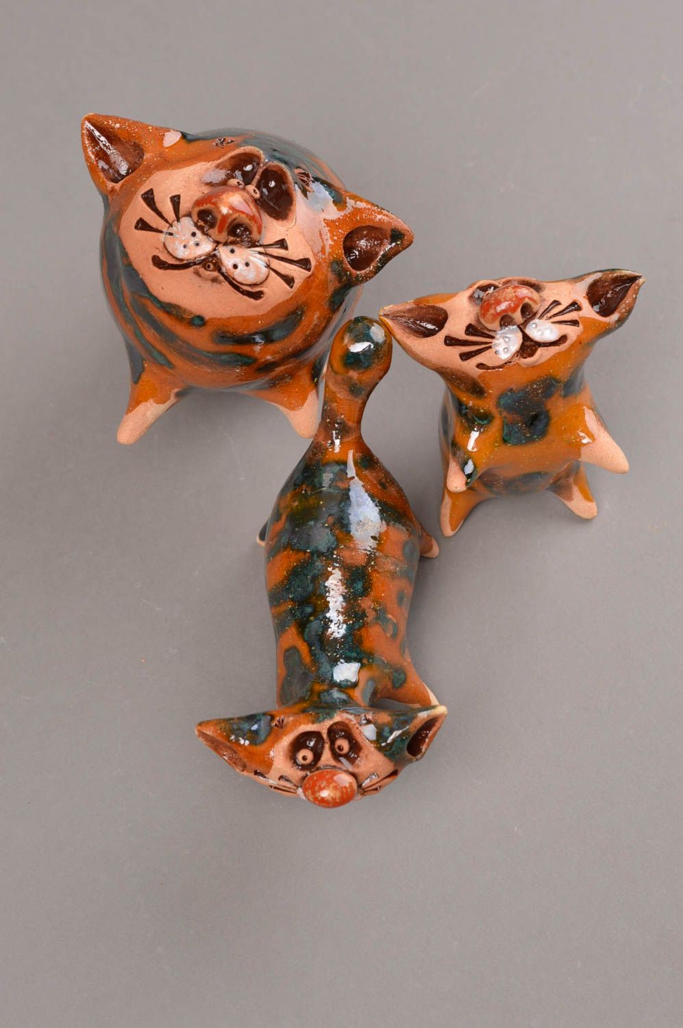 Фигурки из глины подарок ручной работы набор статуэток 3 штуки в виде котов фото 4