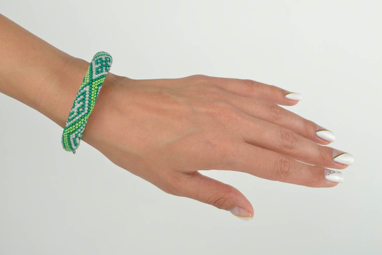 Bracelet spirale Bijoux fait main Accessoire bijou vert original perles rocaille photo 1