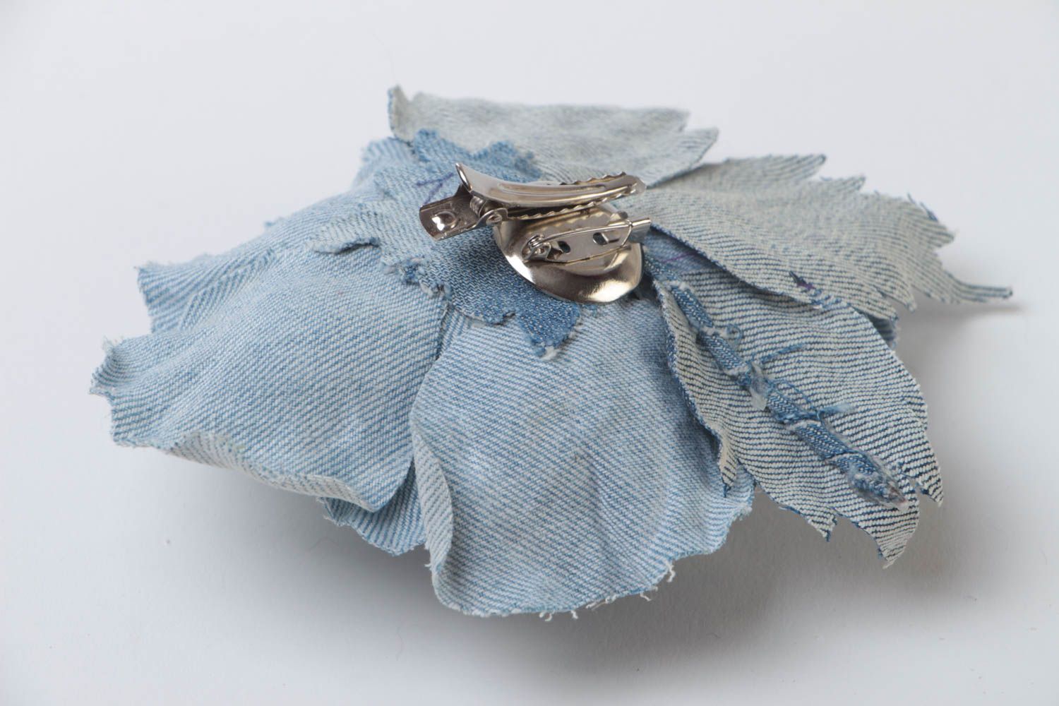 Broche barrette grande fleur en jean faite main originale bleue design photo 4