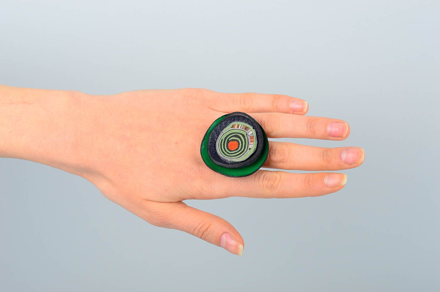 Кольцо из кожи кольцо ручной работы украшение из кожи красивое круглое фото 1