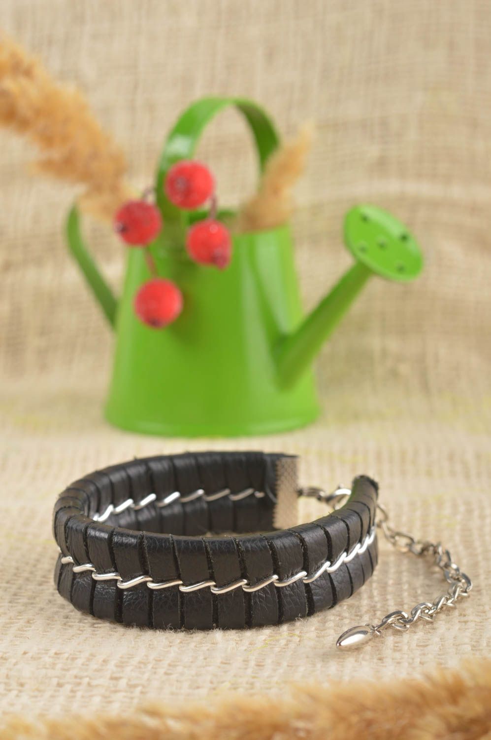 Bracelet en cuir noir naturel Bijou fait main taille réglable Cadeau original photo 1