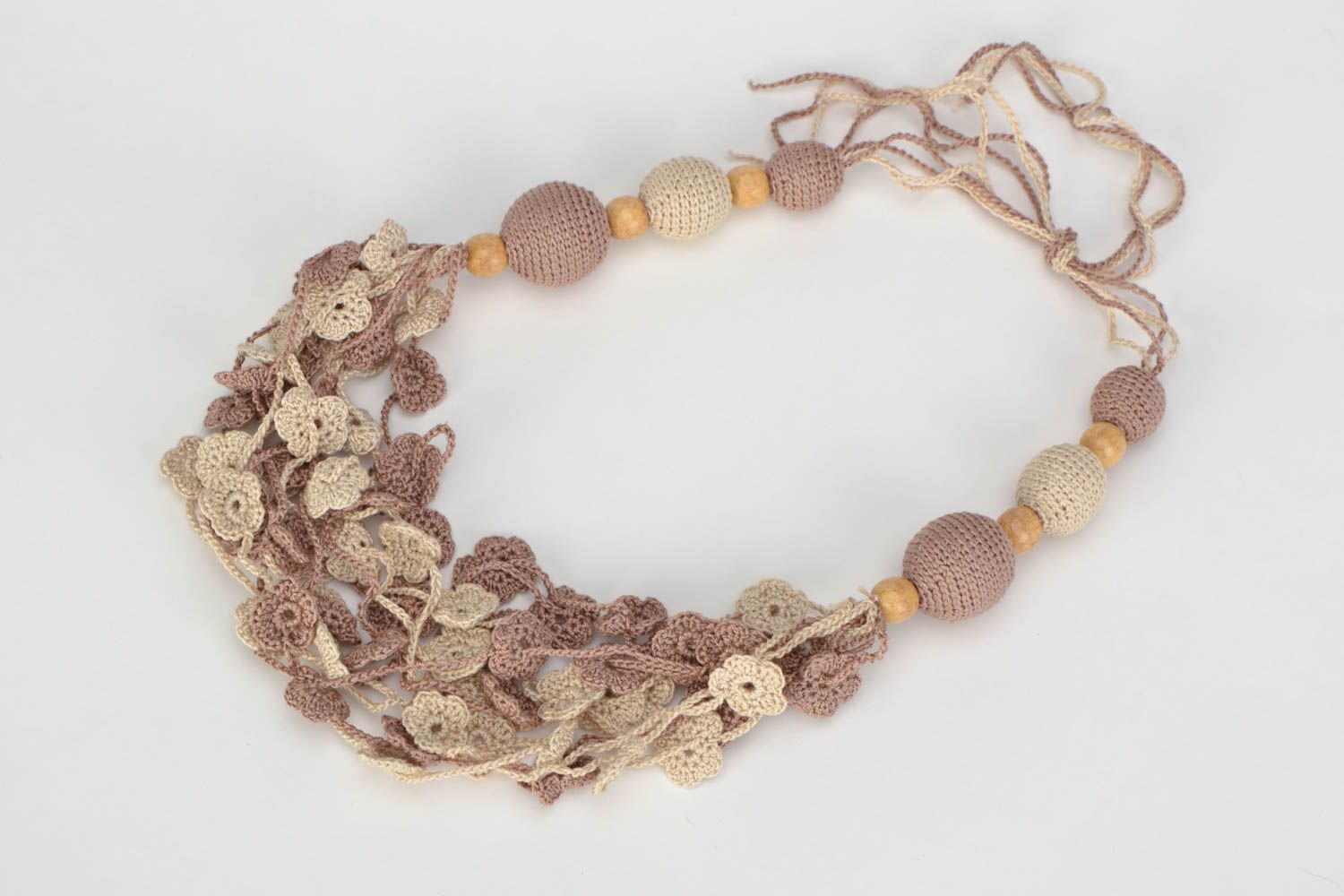 Handmade women's crochet necklace with wooden beads and flowers photo 2