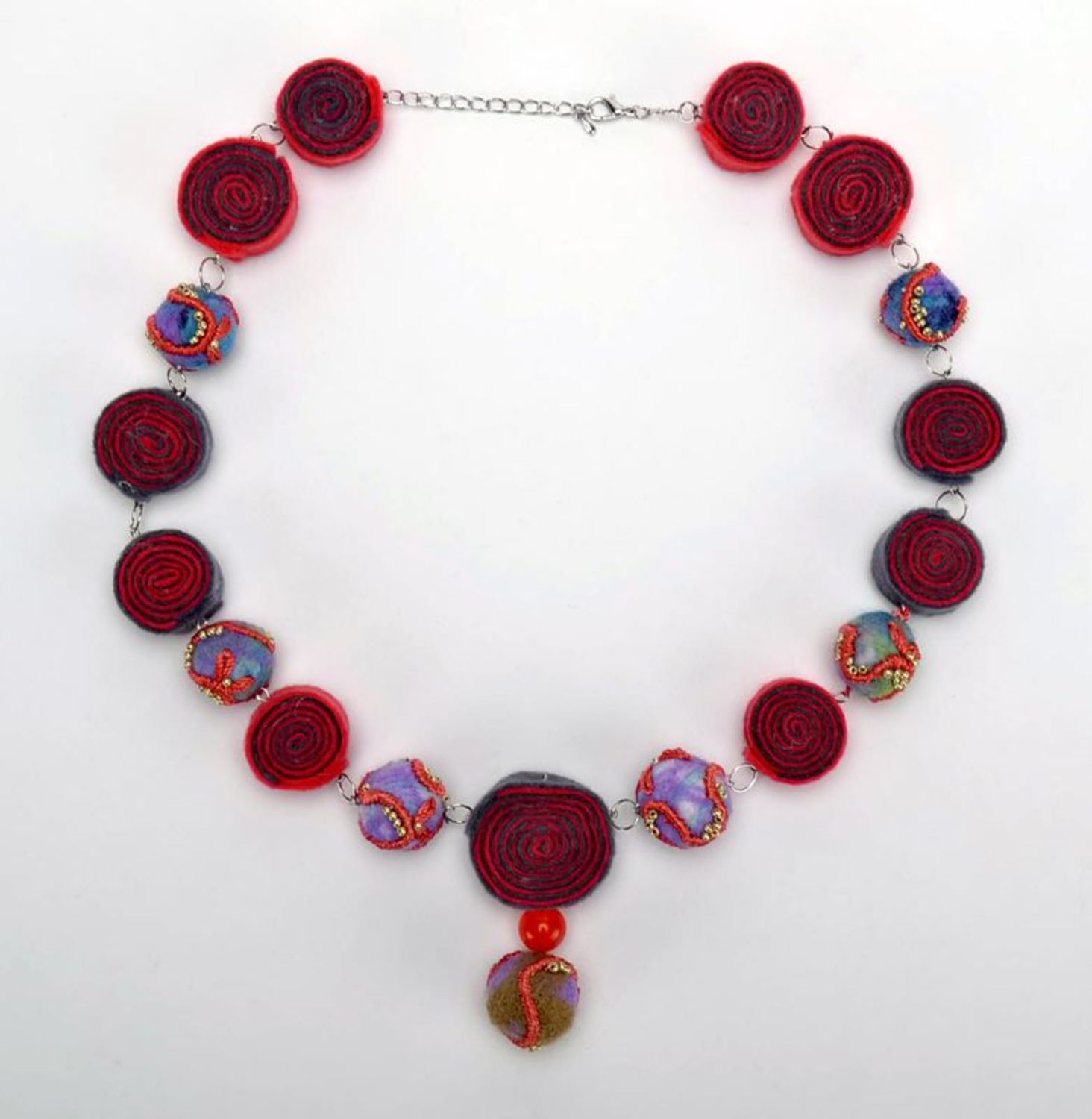 Red felt bead necklace photo 3