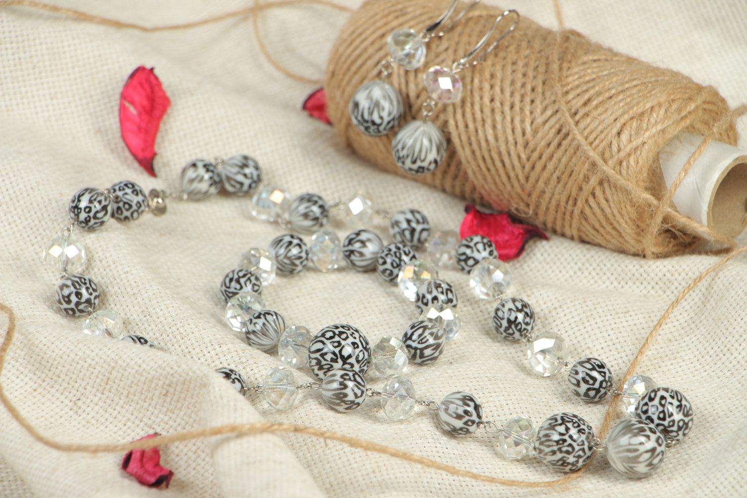Jewelry set made of crystal and plastic beads White Tiger photo 5