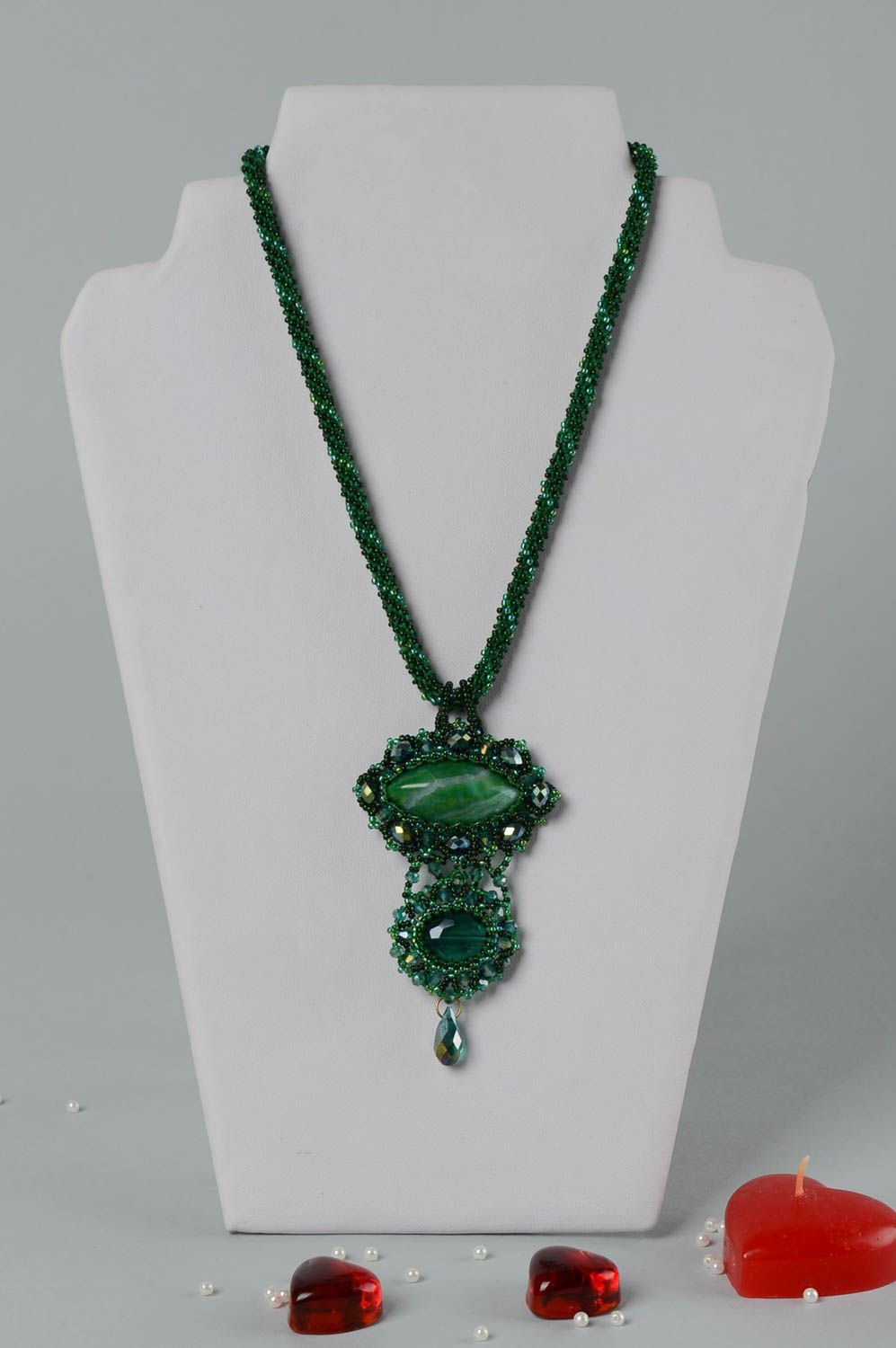Pendentif en perles de rocaille Bijou fait main cristal vert Accessoire femme photo 1