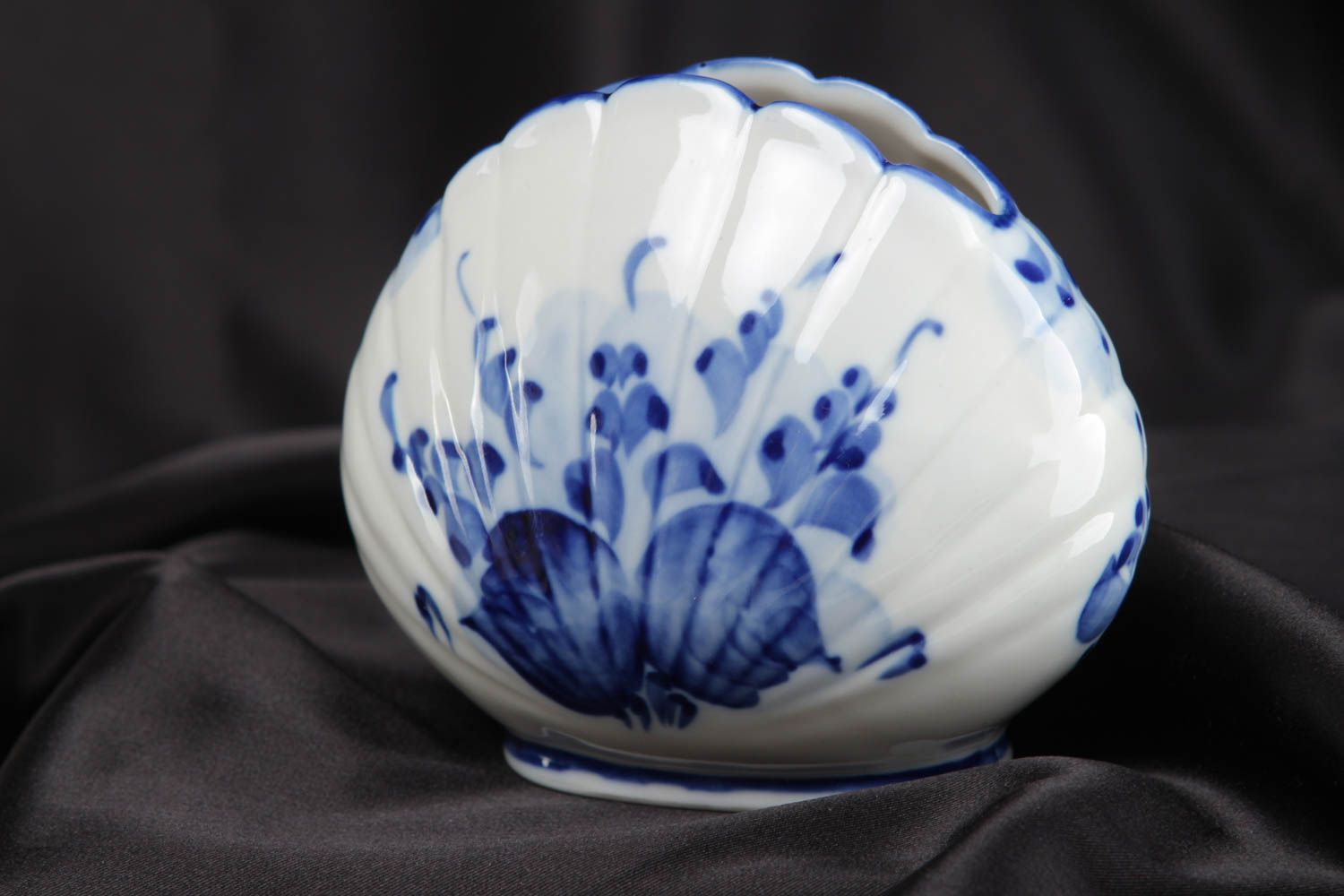 Porcelain napkin holder with Gzhel painting in the shape of shell photo 5