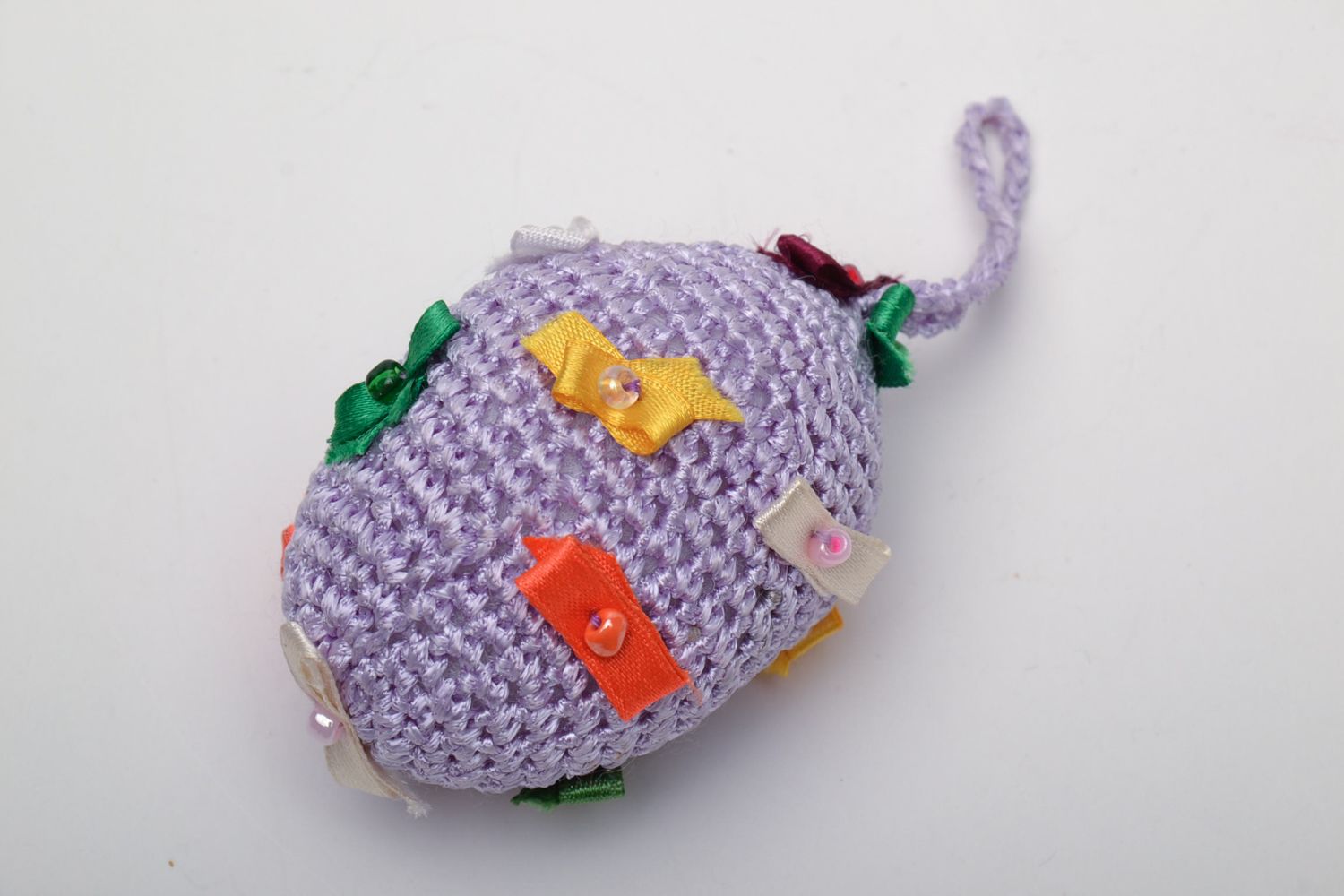 Oeuf de Pâques décoratif fait main original violet tricoté à suspendre photo 2