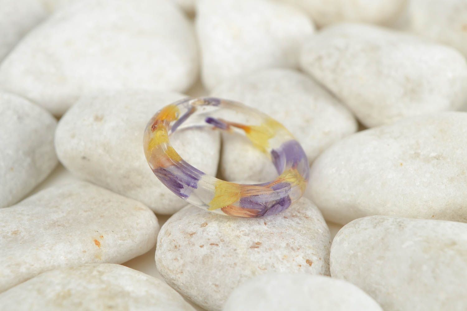 Кольцо ручной работы кольцо из эпоксидной смолы кольцо с цветами нежное фото 1