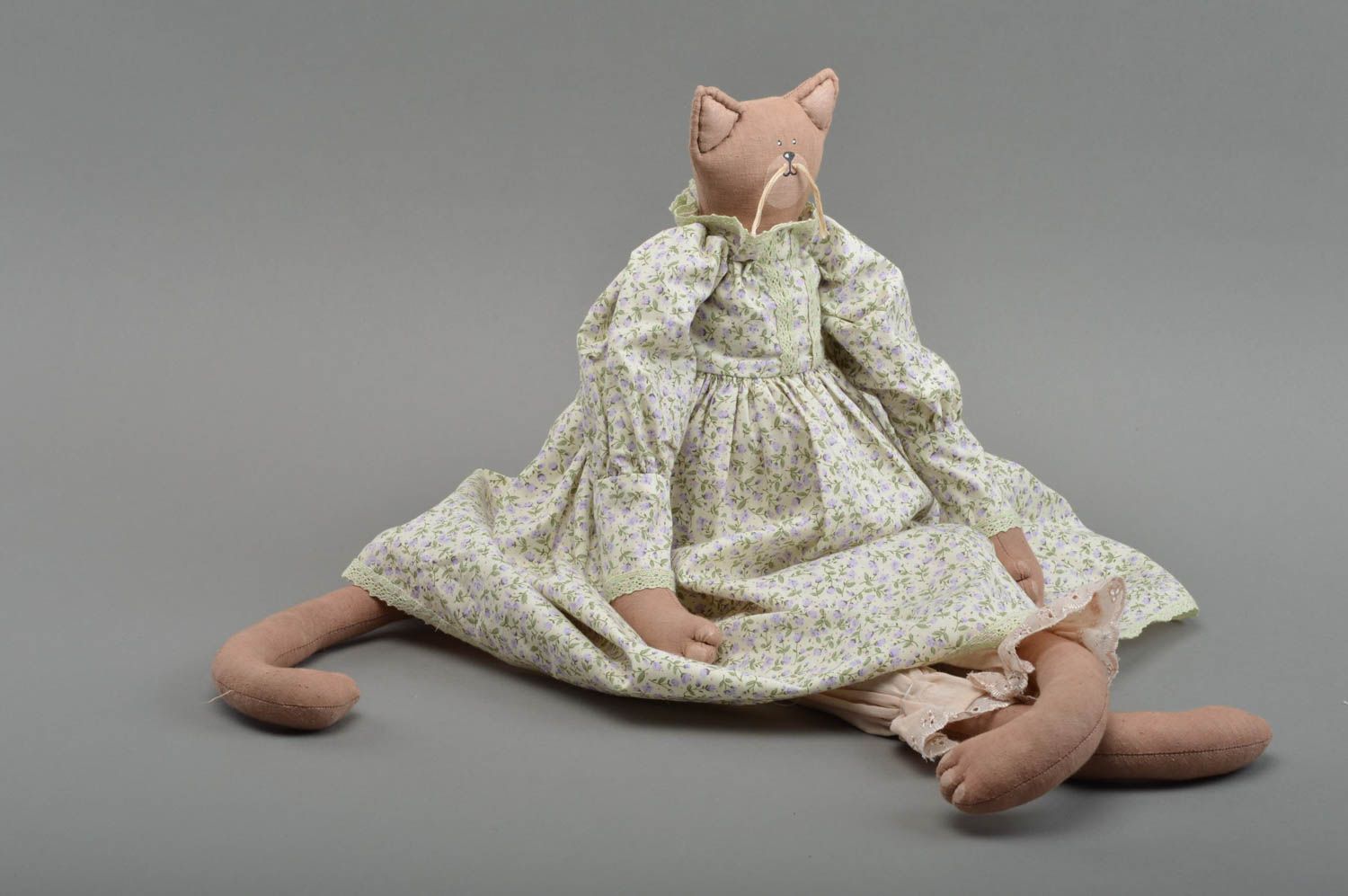 Künstlerische Stoffpuppe Katze im Kleid Designer Kuscheltier handmade  foto 4