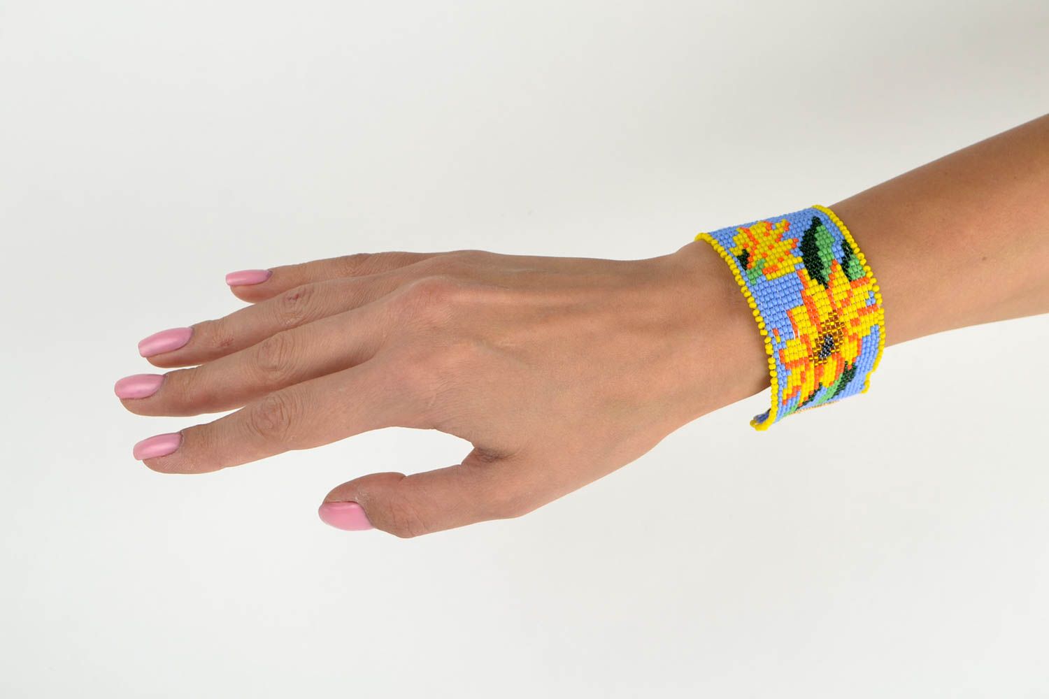 Bracelet floral Bijou fait main large en perles de rocaille Cadeau femme photo 1
