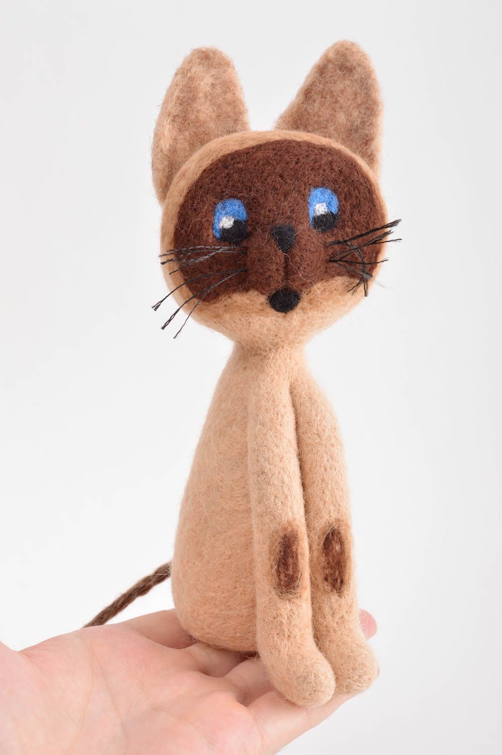 Gefilzte Figur handgefertigt Katze Spielzeug originelles Geschenk in Braun foto 5
