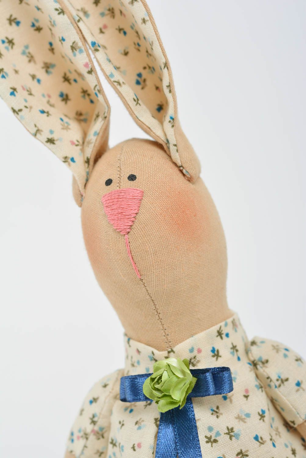 Мягкая игрушка зайчиха из ткани ручной работы девочка красивая для декора дома фото 2