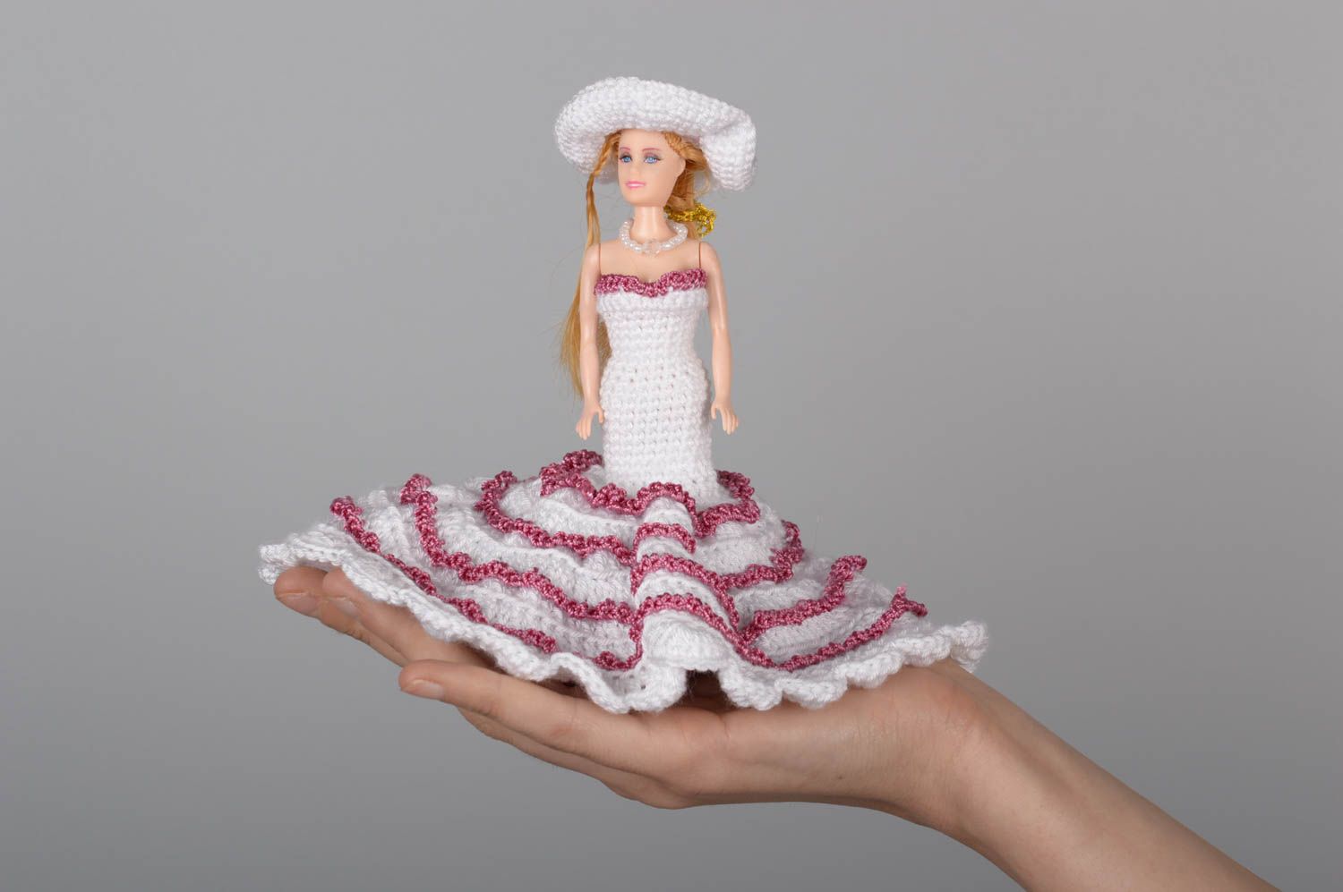 Handmade Designer Puppe Geschenke für Kinder Haus Deko Gehäkelte Puppe weiß pink foto 5