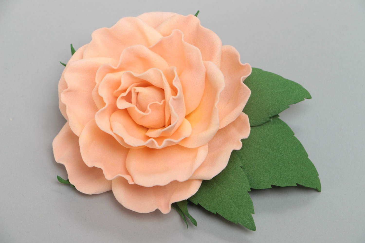 Брошь-заколка из фоамирана в виде персиковой розы украшение ручной работы  фото 2