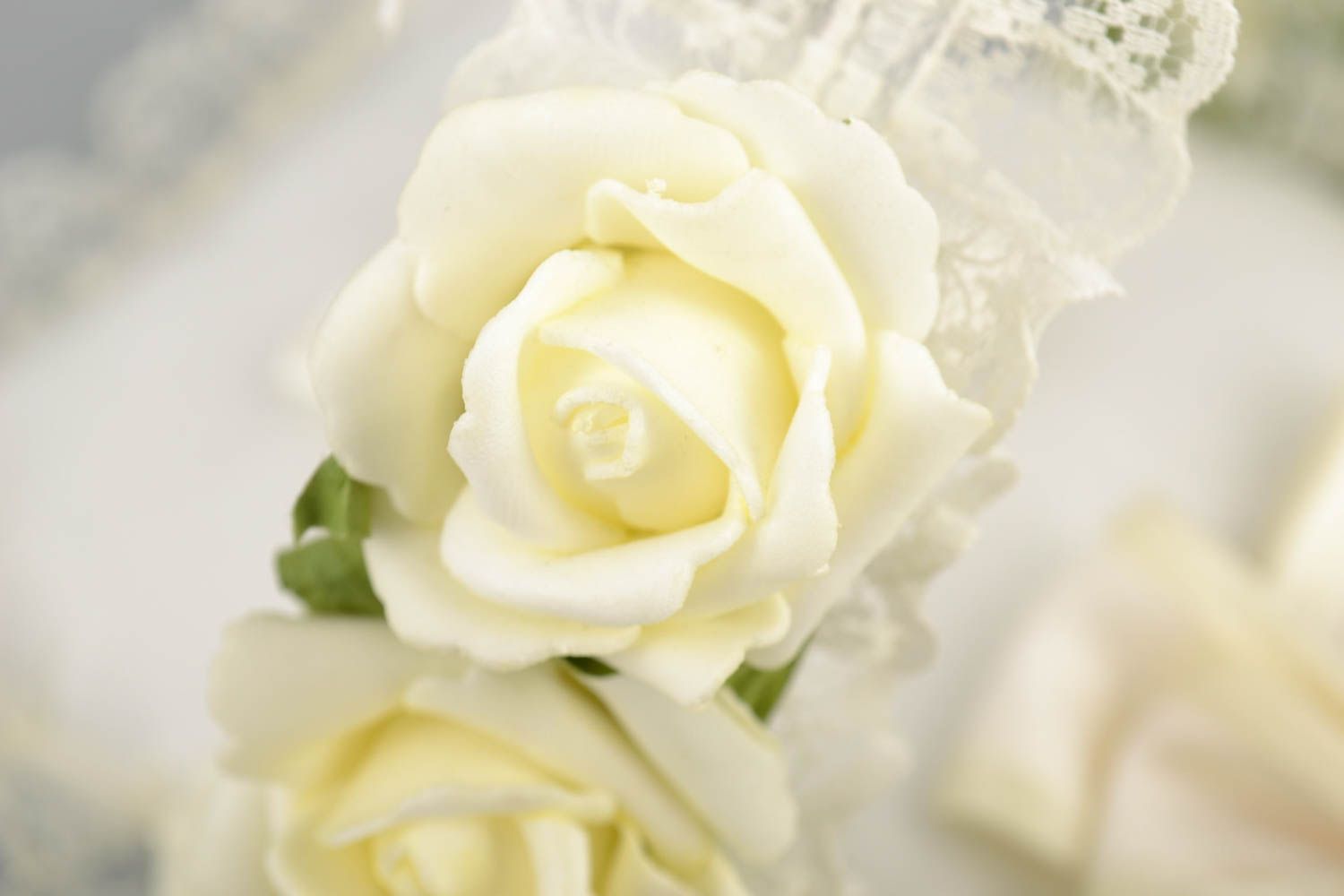 Originelles feines handgemachtes Ringkissen für die Hochzeit mit Blumen foto 2