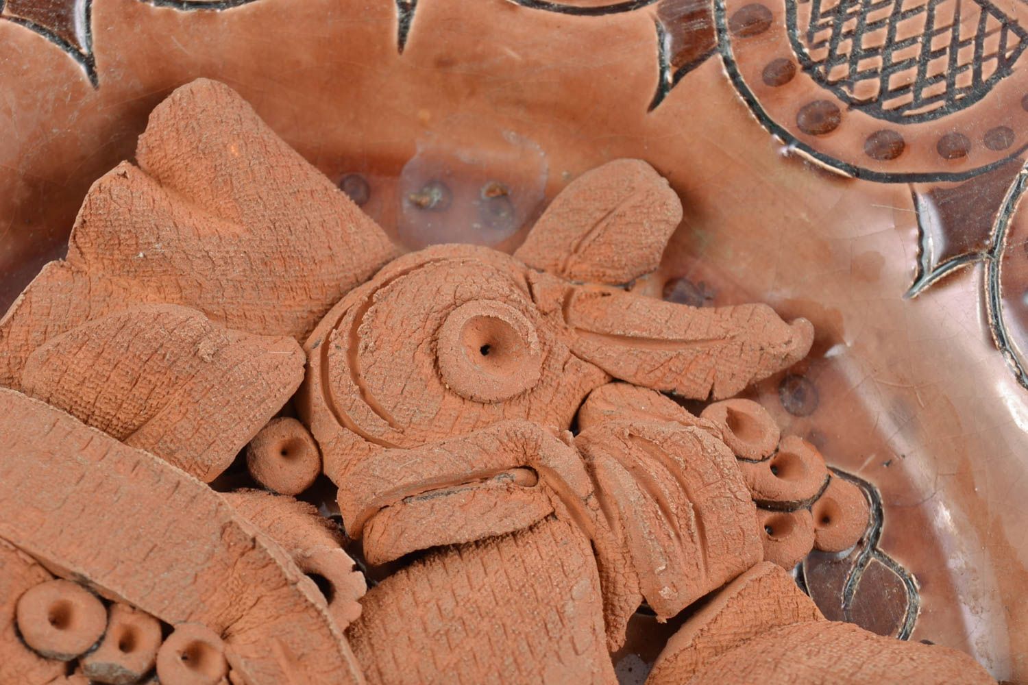 Assiette céramique couverte de glaçure décorative avec coq en relief faite main photo 2