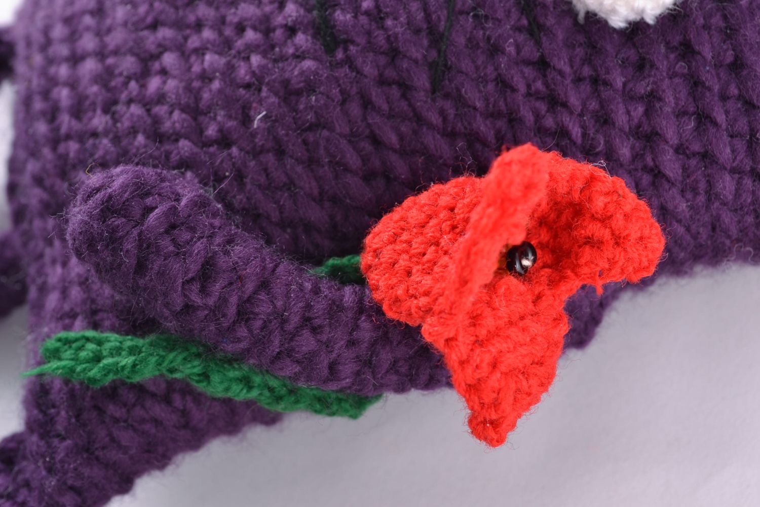 Giocattolo a maglia fatto a mano pupazzo a forma di gatto viola a uncinetto foto 3