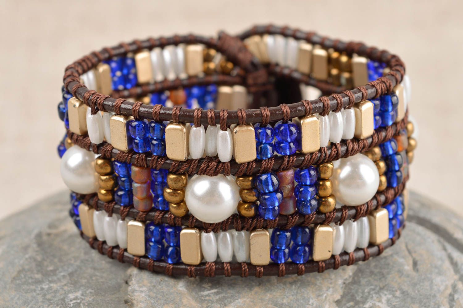 Large Bracelet perles rocaille cuir Bijou fait main bleu Accessoire femme design photo 1