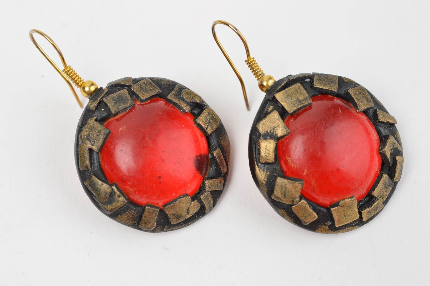 Künstlerische rote Ohrringe aus Glas und Polymerton handmade Schmuck für Frauen foto 2