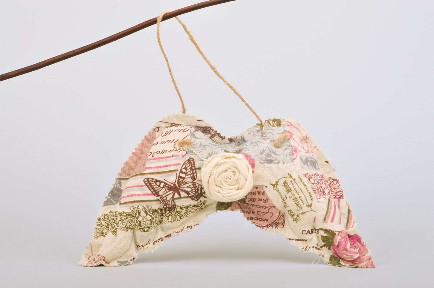 Colgante sachet decorativo hecho a mano de lino aromatizado con forma de alas  foto 2