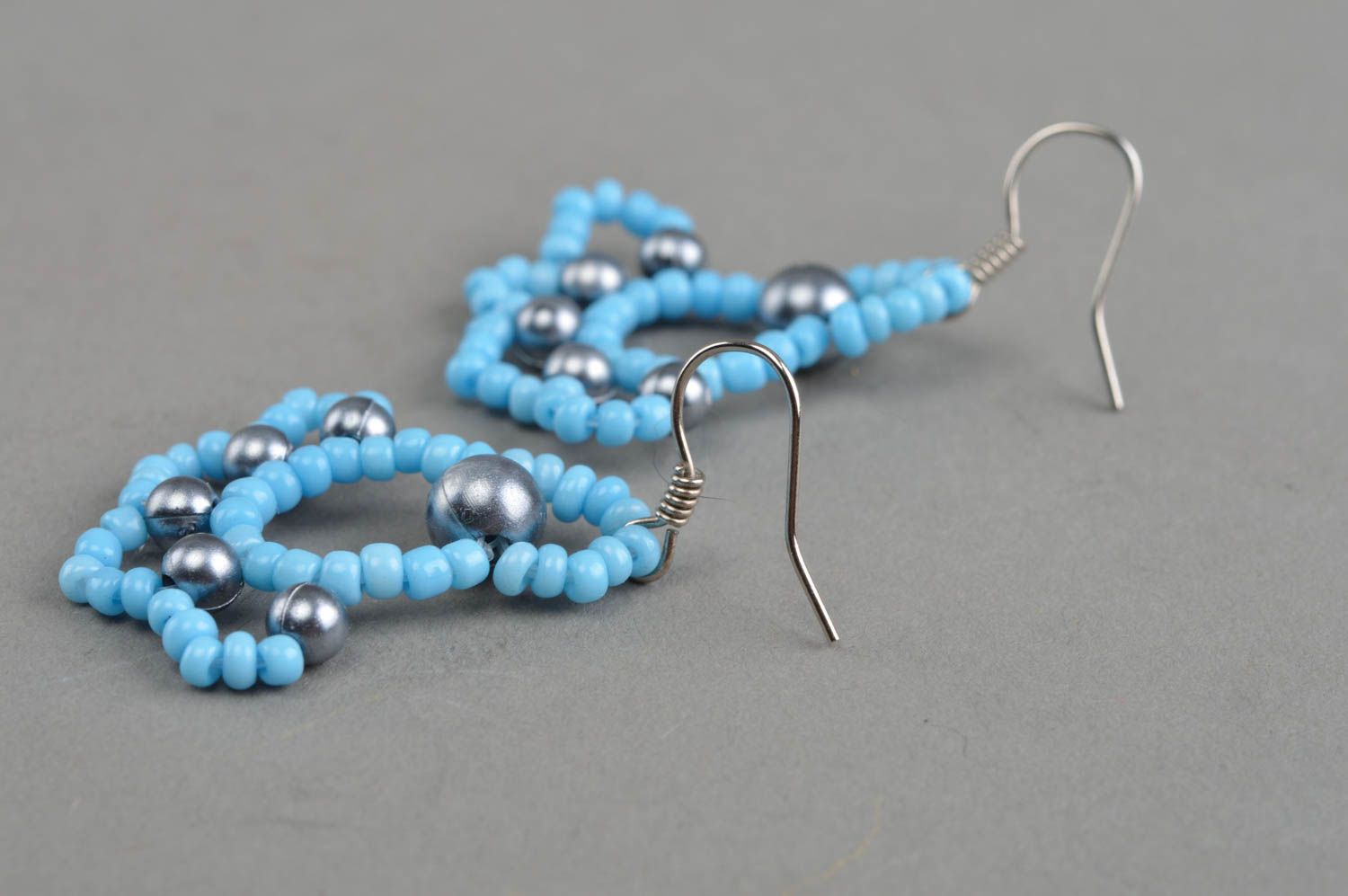 Boucles d'oreilles en perles de rocailles bleues faites main originales photo 3