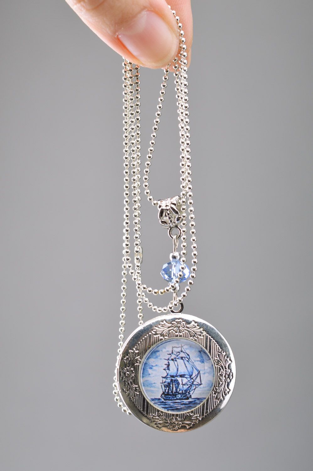 Металлический медальон с принтом под фотографию ручной работы для девушки фото 3