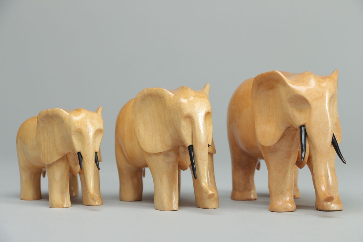 Set of wooden figurines of elephants 3 items photo 2