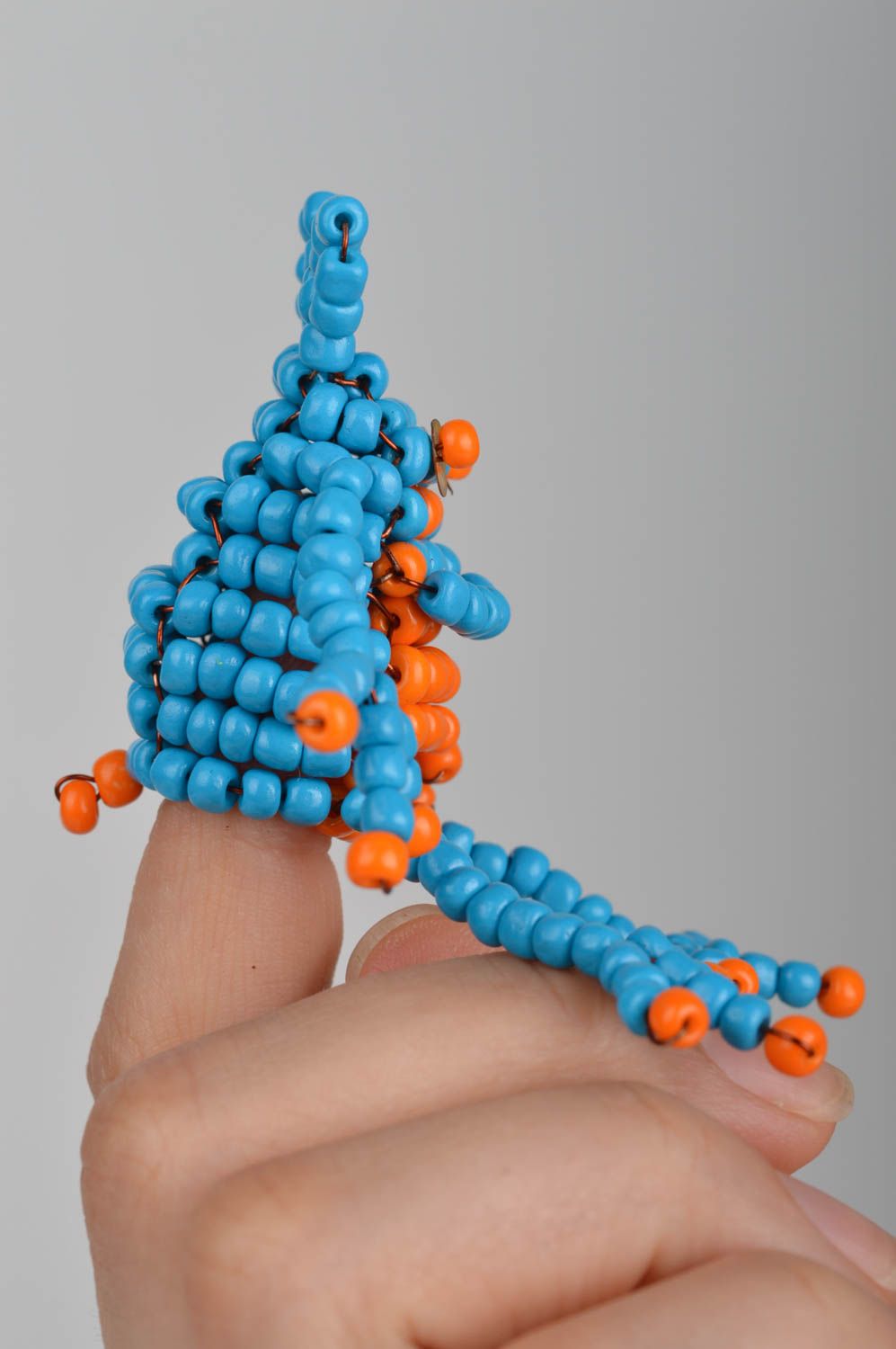 Пальчиковая игрушка лягушка синяя забавная из китайского бисера ручной работы фото 5