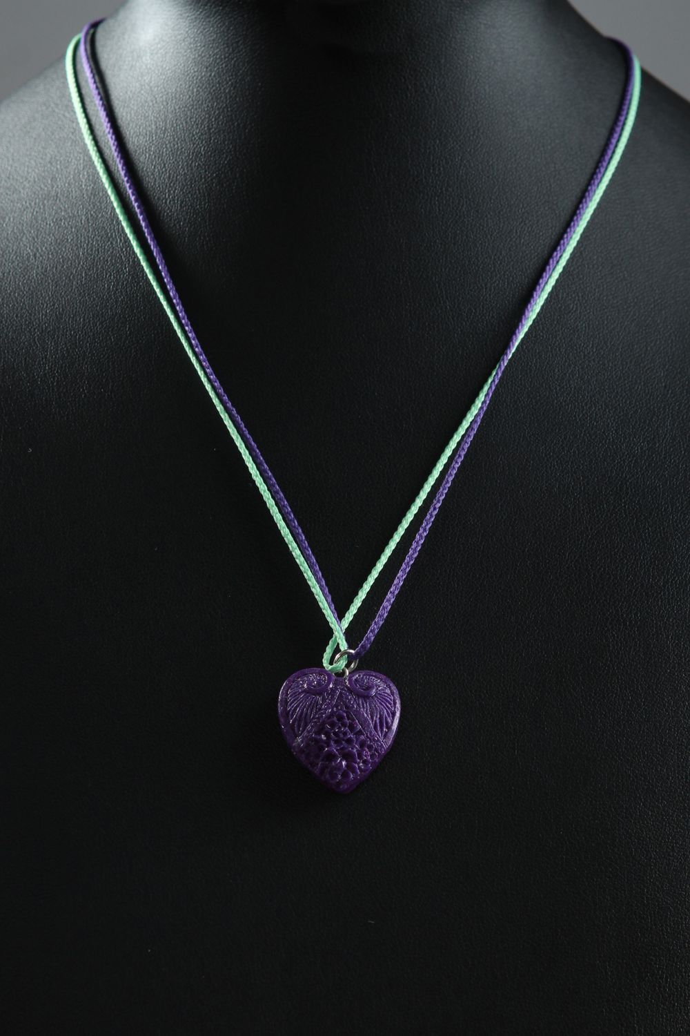 Pendentif coeur violet Bijou fait main en pâte polymère sur cordons Cadeau femme photo 1